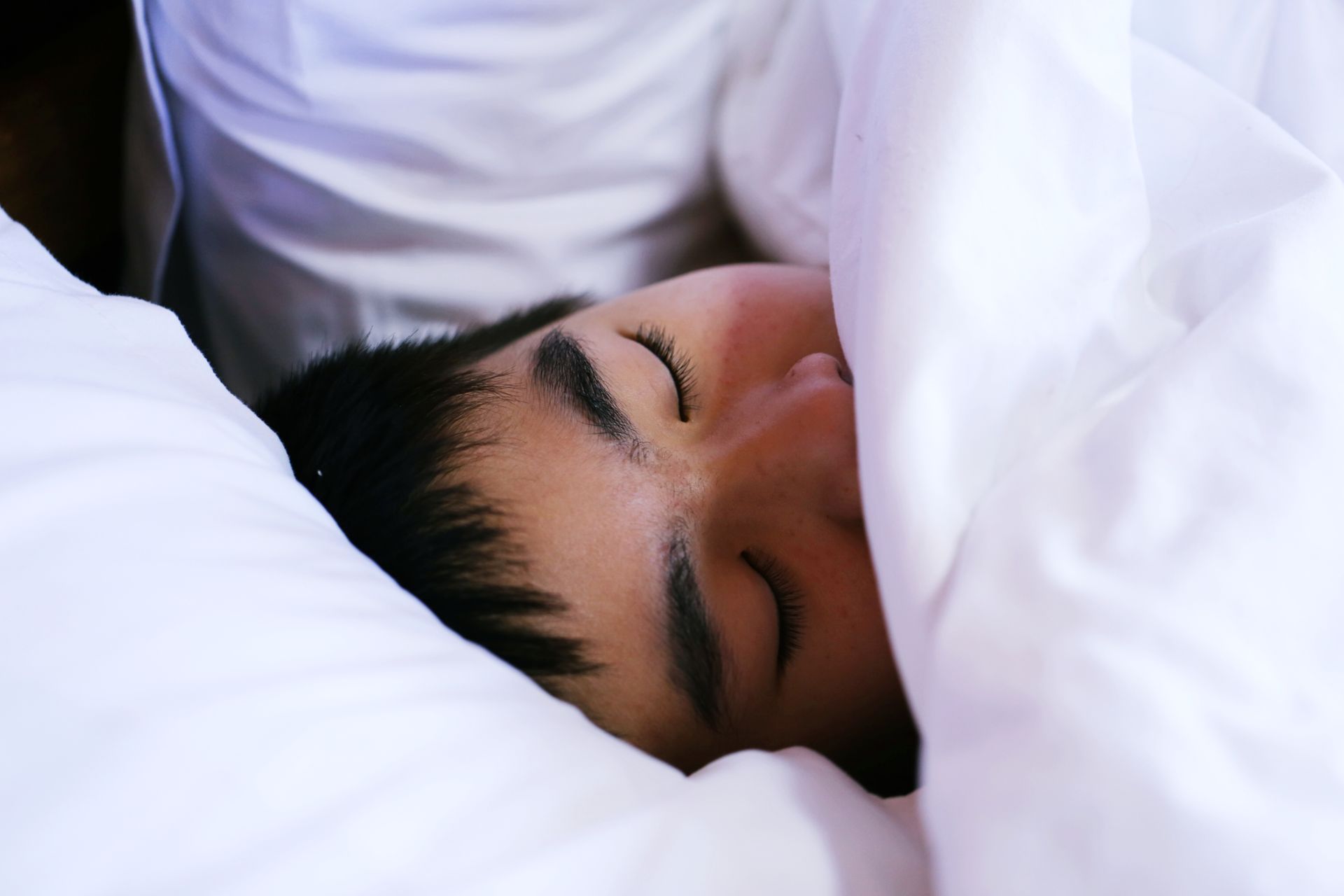 Schlafoptimierung mit Sound – Sanft in den Schlaf, tief in die Erholung